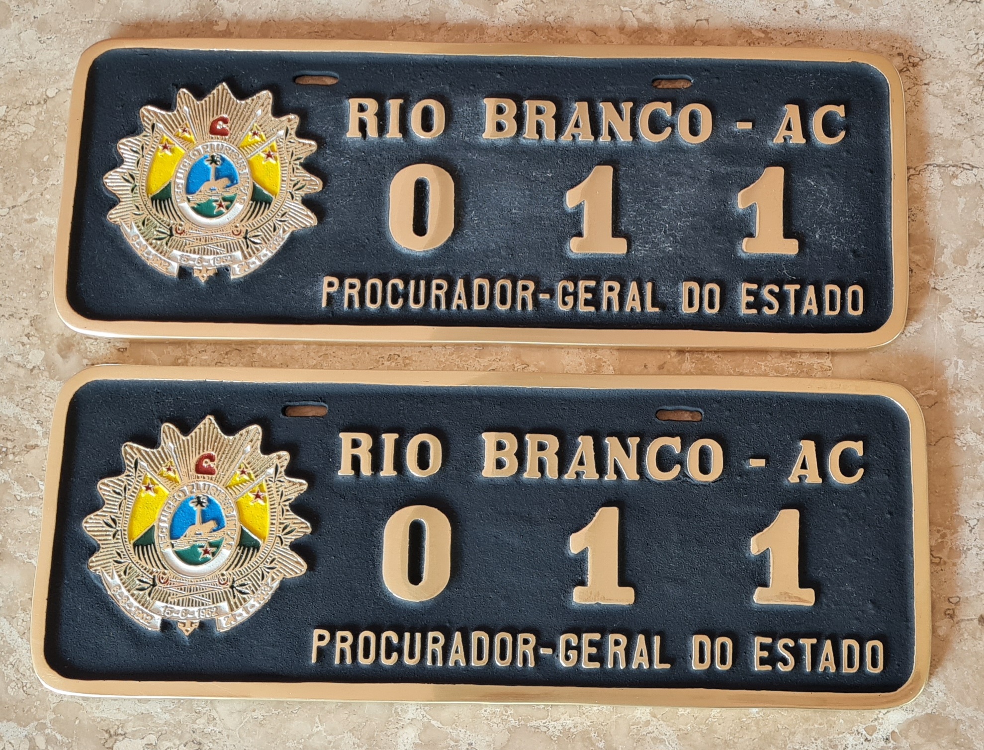 PLACA DE CARRO OFICIAL EM BRONZE FUNDIDO