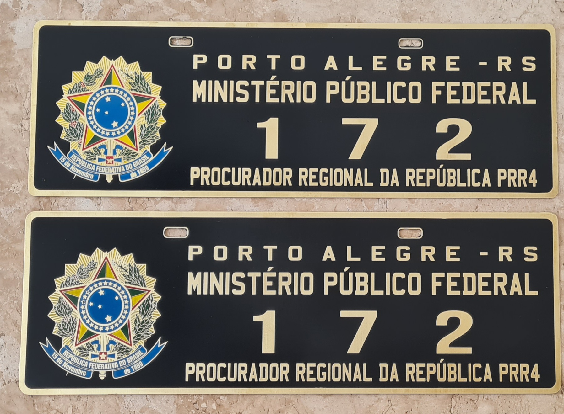 PLACA DE BRONZE FUNDIDO