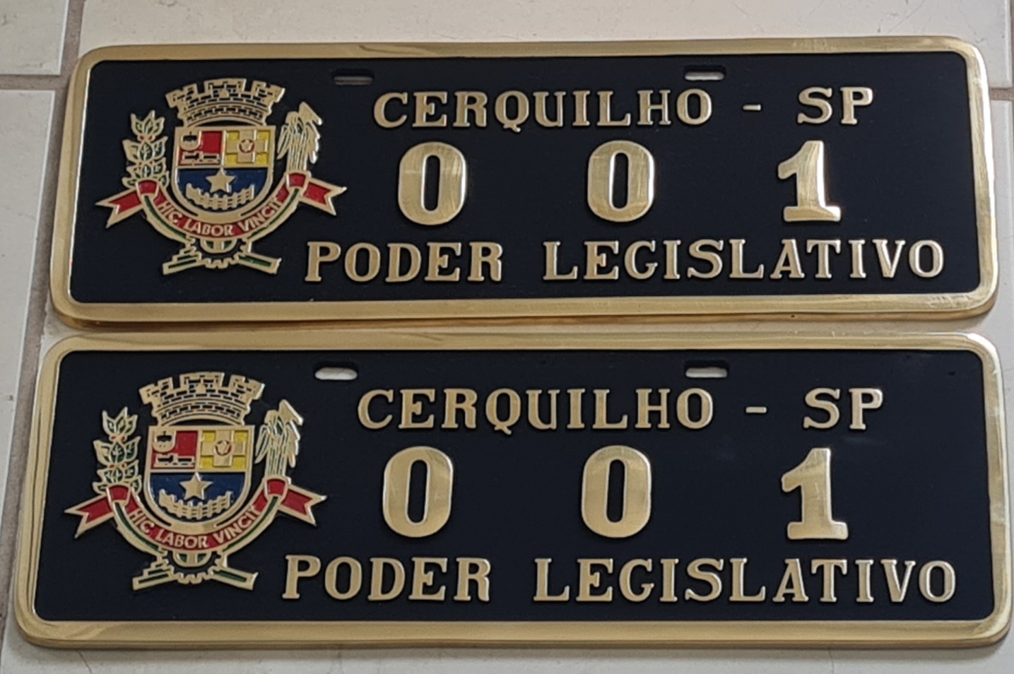 PLACA DE CARRO EM BRONZE FUNDIDO