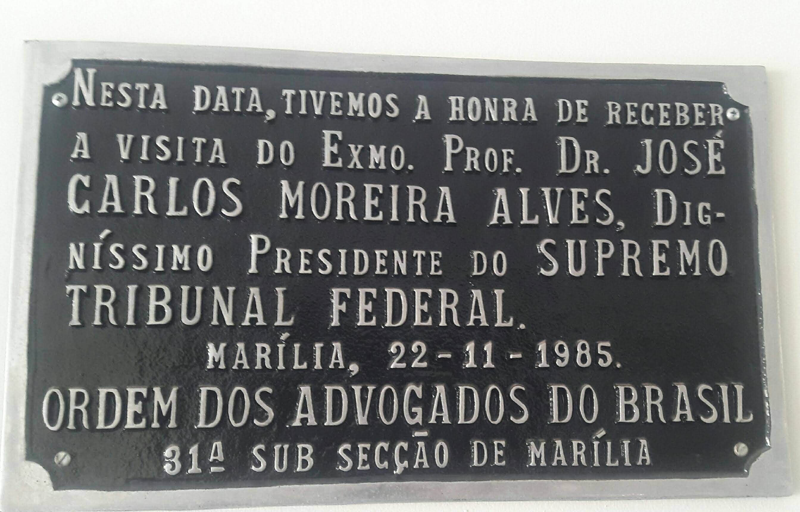 PLACA DE CARRO OFICIAL EM ALUMNIO FUNDIDO